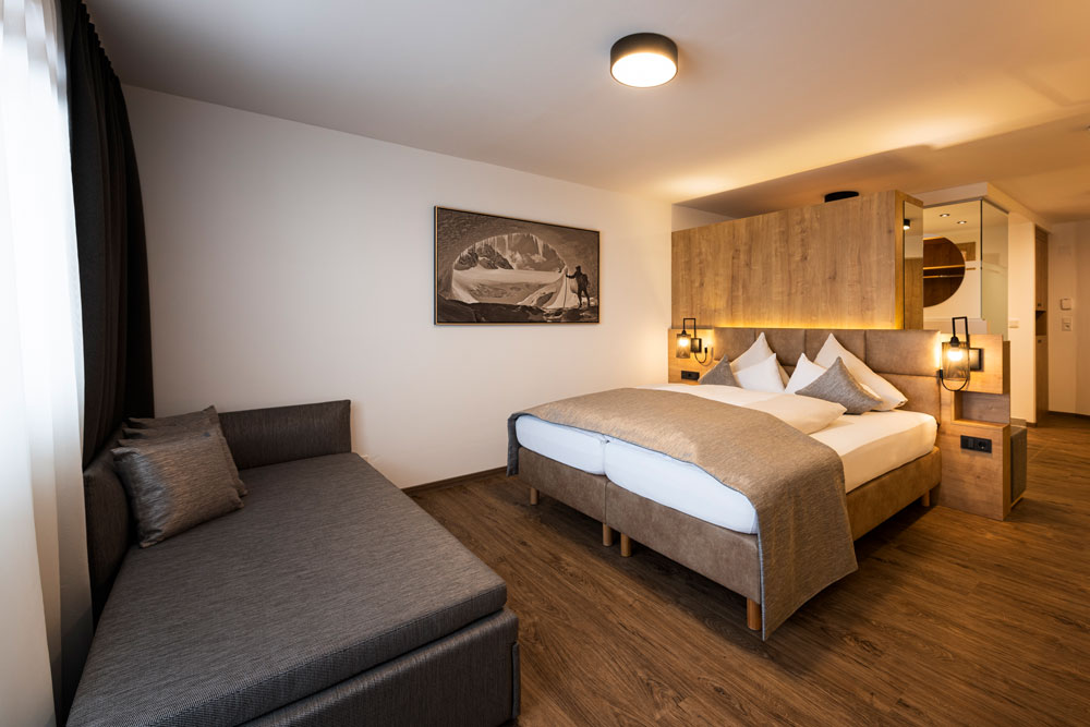 Hotel Brugger Fulpmes Doppelzimmer DSC7622 Bearbeitet Gletscherblick